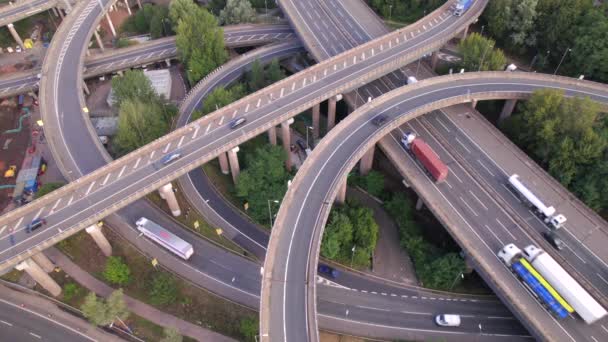 Fahrzeuge Die Auf Einem Spaghetti Autobahnsystem Fahren — Stockvideo