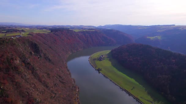 Ein Abschnitt Der Donauschleife Herbst Eine Schlängelnde Biegung Fluss — Stockvideo