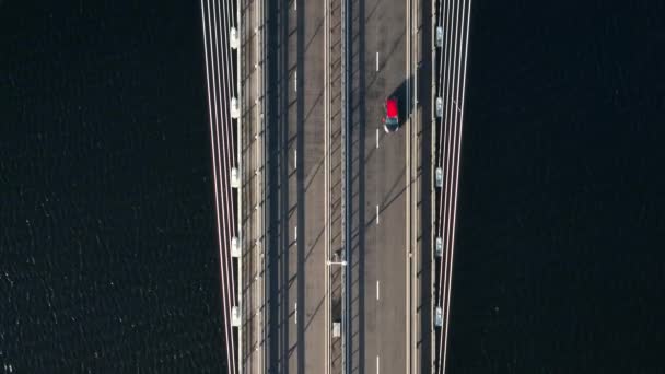 Οχήματα Που Διασχίζουν Ένα Καλώδιο Ανάρτησης Έμεινε Γέφυρα Αργή Κίνηση — Αρχείο Βίντεο