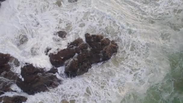 Ocean Waves Crashing Rocky Shores — Stock video
