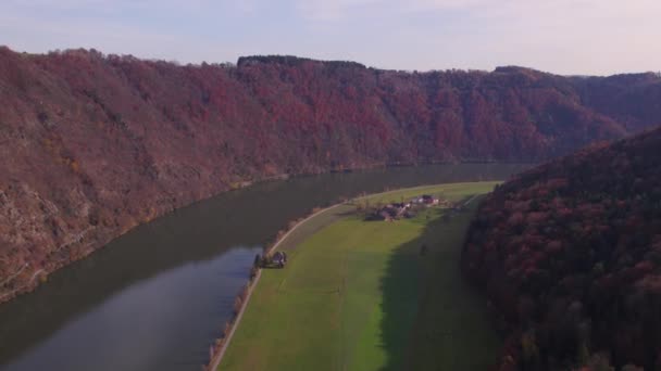 Curva Del Danubio Otoño Una Curva Serpenteante Río — Vídeo de stock