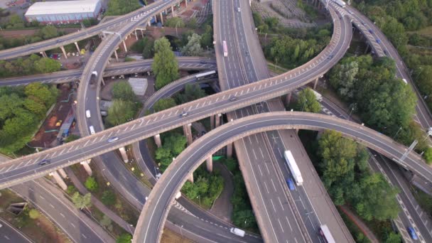 Vehículos Que Conducen Navegando Por Sistema Carreteras Intercambio Espaguetis — Vídeos de Stock