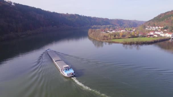 Barco Empurrador Carga Rio Transporte Carga Mercadorias Longo Uma Curva — Vídeo de Stock