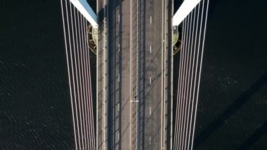 Bir Askıya Alma Kablosunu Geçen Araçlar Yavaş Çekimde Kaldı