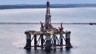 Petrol ve Gaz Sondaj Platformu ve Platformu 'nun Hava Görünümü