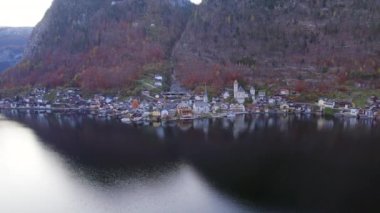 Hallstatt Kasabası Avusturya 'nın Tuhaf Turist Çekimi Hava Görüntüsü