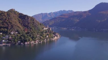 Lugano Gölü kıyısındaki İsviçre 'nin Morcote Belediyesine doğru uçuyor.