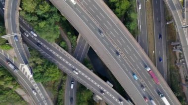 Karışık bir kaseden geçen araçlar Hava Araç Görünümü
