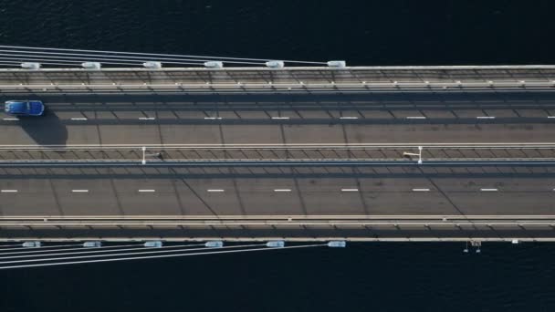 Fahrzeuge Überqueren Zeitlupe Eine Hängebrücke — Stockvideo