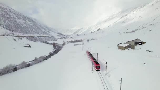 Сніговий Потяг Швейцарії Використовується Перевезення Пасажирів Лижників Лижних Курортів — стокове відео