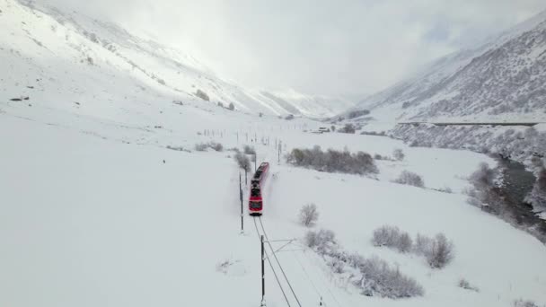 Lyžařský Vlak Švýcarsku Používaný Přepravě Cestujících Lyžařů Lyžařských Středisek — Stock video
