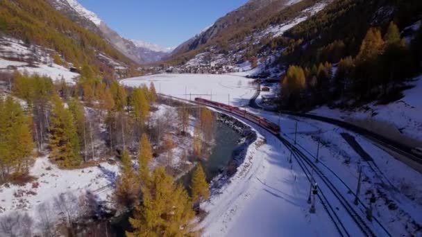 Schneebahn Der Schweiz Diente Als Pendelverkehr Zwischen Passagieren Und Skifahrern — Stockvideo