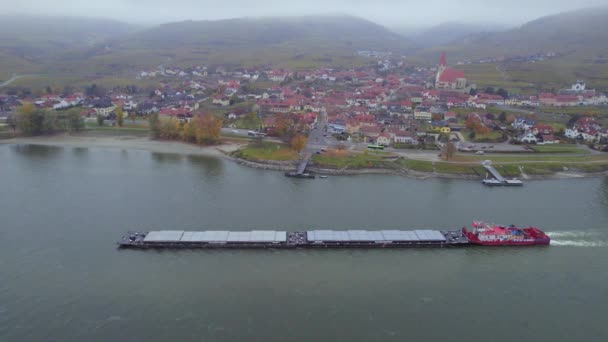 Frachtschieberboot Auf Einem Fluss Der Fracht Und Güter Transportiert — Stockvideo