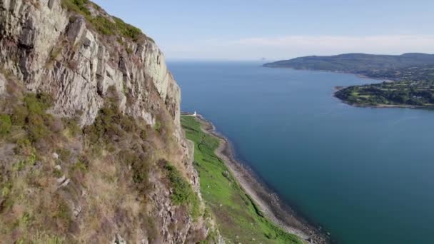 Szkocka Wyspa Święta Krajobrazem Górskim Przybrzeżnym — Wideo stockowe