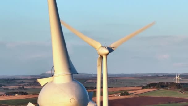 Вітротурбіни Заході Сонця Генерують Відновлювану Енергію — стокове відео