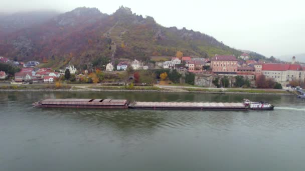 Cargo Pusher Boat River Transporting Cargo Goods Town — стокове відео