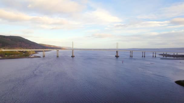 Brücke Schottland Die Von North Kessock Nach Inverness Führt — Stockvideo