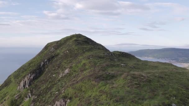 Szkocka Wyspa Święta Krajobrazem Górskim Przybrzeżnym — Wideo stockowe