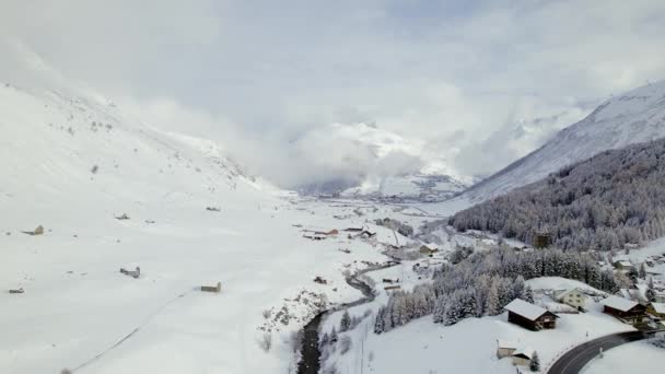 Sviçre Kışın Kar Yağışlı Hospental Village — Stok video