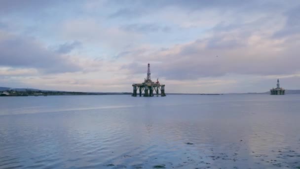 Boorplatform Voor Olie Gas Een Booreiland Zee — Stockvideo