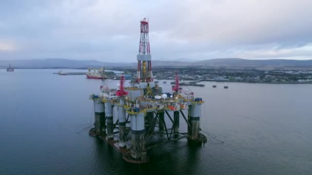 Ropná Vrtná Plošina Skotsku Čekající Nasazení Severním Moři — Stock video