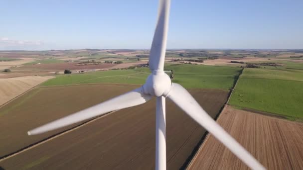Наземна Вітрова Турбіна Генерує Відновлювану Енергію — стокове відео
