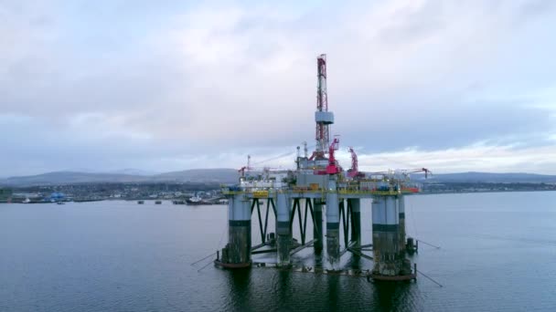 Oil Drilling Rig Scotland Awaiting Deployment North Sea — Stock Video