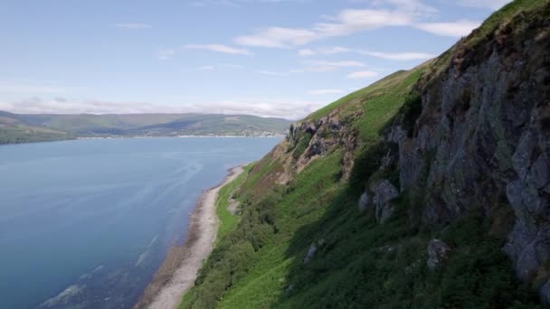 Vliegen Langs Kust Van Het Heilige Eiland Schotland Met Prachtige — Stockvideo