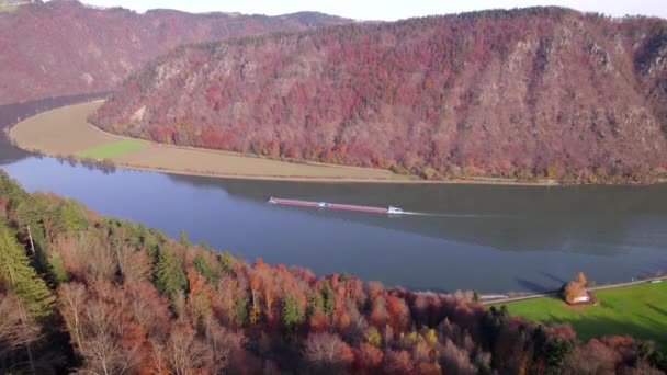 Frachtschieber Transportboot Auf Einem Fluss Der Fracht Und Güter Bewegt — Stockvideo