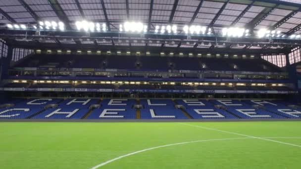 Floodlights Iluminando Passo Chelsea Football Club Stamford Bridge — Vídeo de Stock