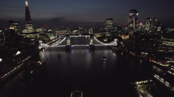 London United Kingdom Circa 2022 Iconic Tower Bridge Spanning River — стокове відео