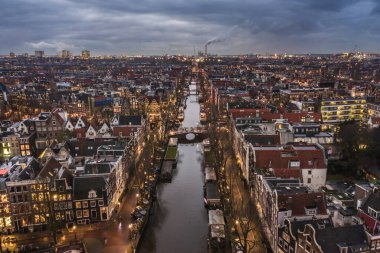 Amsterdam Şehir Kanalları Alacakaranlık Hava Görüntüsünde
