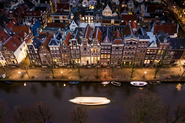 阿姆斯特丹运河岸边的房子 夜半时分 — 图库照片