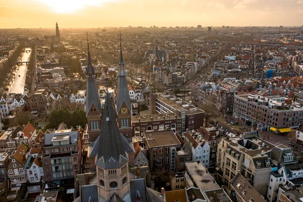 有运河和水路空中景观的阿姆斯特丹的日落 — 图库照片