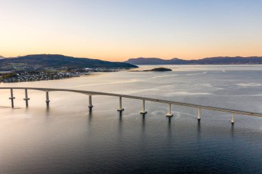 Norveç 'teki Box Girder Köprüsü Bir Fiyort Dönüyor