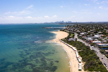 Melbourne City Skyline ile Brighton ve Dendy Plajı