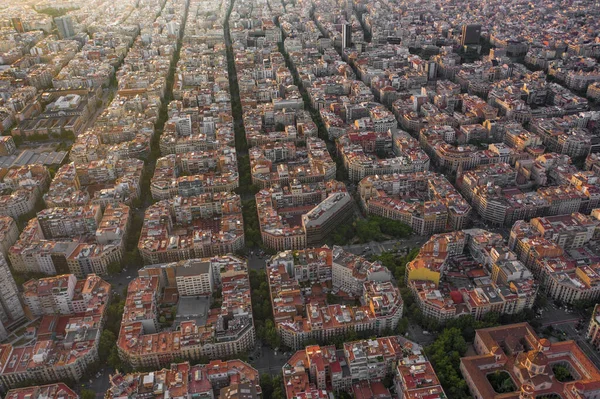 Barcelona City İspanya Apartmanı ve Şehir Blokları Sunset Aerial View