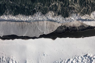 İzlanda 'da Kara Kum Kumsalının Kuş Gözü Manzarası