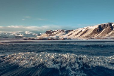 İzlanda 'nın Kara Kum Kumsalı Gün doğumunda havadan