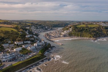 Cornwall UK 'deki Looe Sahil Kasabası Havadan Görüldü
