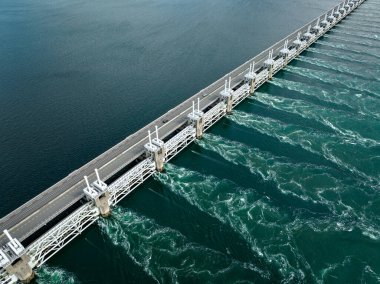 Hollanda 'yı Yükselen Denizlerden Korumak İçin Fırtına Dalgası Bariyer Köprüsü