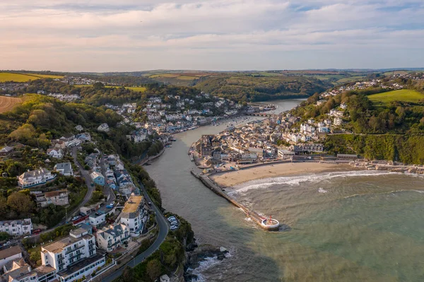 Cornwall UK 'deki Looe Sahil Kasabası Havadan Görüldü