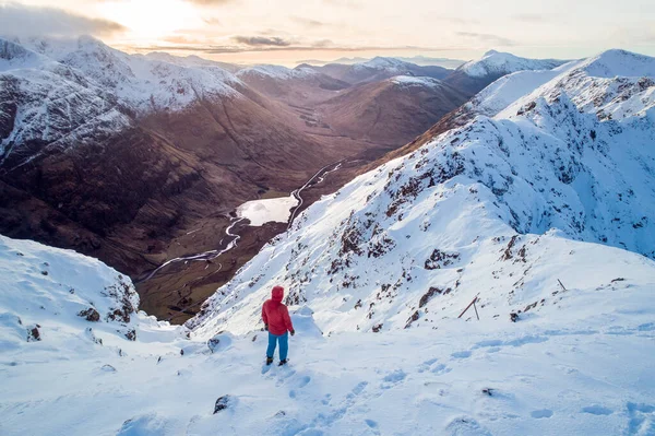 Dağcı Karlı Dağ Zirvesinde