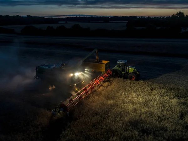 Combinare Mietitrebbia Lavoro Notturno — Foto Stock