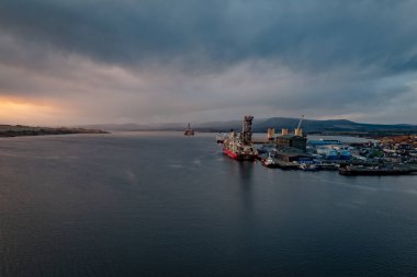 Petrol ve doğalgaz endüstrisinde kullanılan boru döşeme gemisi limana yanaştı