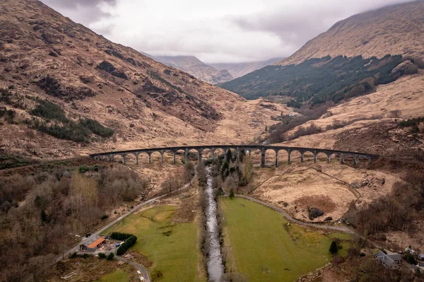 Das Glenfinnan Viadukt Schottland Ist Ein Beliebter Touristenmagnet — Stockfoto