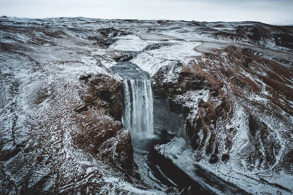 Wodospad Skogafoss Islandii Piękny Punkt Orientacyjny Pokryty Śniegiem — Zdjęcie stockowe