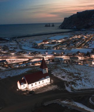 İzlanda 'nın güney kıyısında küçük bir kasaba.