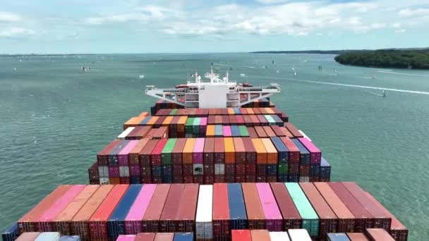 世界中の海上輸送貨物でコンテナ船をフルロード — ストック動画