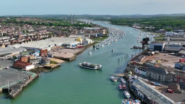 Cowes East Cowes Ciudad Isla Wight Vista Aérea — Vídeos de Stock